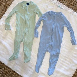 Old Navy Baby 2 way zip ribbed footies set of 2